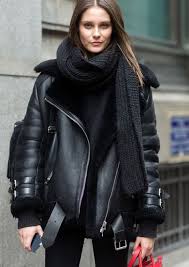 Col, longueur devant et doublure en peau lainée retournée. Blouson Aviateur Noir Aspect Peau Retournee 3 Vestes A Shopper Dans Le Meme Style Taaora Blog Mode Tendances Looks