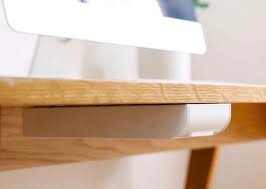 Eine schublade unter einem tisch ist sehr praktisch foto ob esstisch oder schreibtisch, unter der tischplatte ist meist noch platz für eine schublade. Selbstklebende Schreibtischschublade Fur Praktische Aufbewahrung