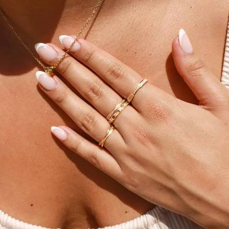 Dainty Gold Crossover Diamond Ring - Old Money Style 9