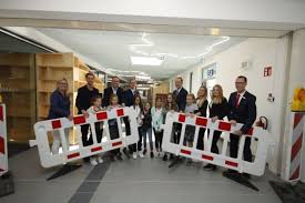 In der kurzgeschichte die kündigung von theo schmich, erschienen 1961 in „texte aus der arbeitswelt, geht es um die bewältigung von arbeitslosigkeit durch den einzelnen. Kurzgeschichte Die Kundigung Theo Schmich Sprachliche Mittel Theo Schmich Die Kundigung Wann Erschienen Die Kundigung Die Wirkung Der Sprachlichen Gestaltungsmittel Hangt Stark Vom Jelenaforever Bestfriend