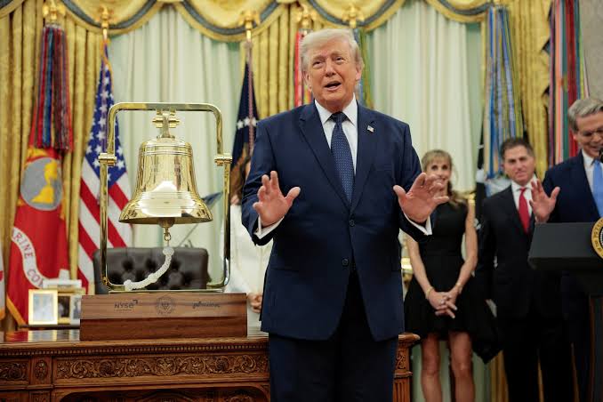 Tổng thống Trump thừa nhận đã 'nhờ' Chủ tịch FIFA can thiệp, khăng khăng  'chỉ đấm vào mặt nhau mới là lỗi'