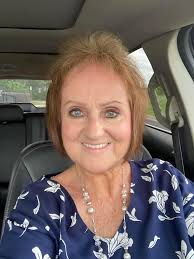 Who can make custom cakes?