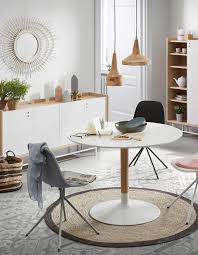 Enfilade Scandinave Le Meuble Ideal Au Salon Elle Decoration Table Salle A Manger Decoration Maison Table A Manger Ronde En Verre