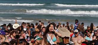 In south padre, the nightlife begins during the day so don't be surprised to see bars packed during happy hour. Thousands Of Bikini Clad Spring Break Teens Filmed Shaking Their Bums In Booze Fuelled Twerking Competition On Small Texas Island Mirror Online