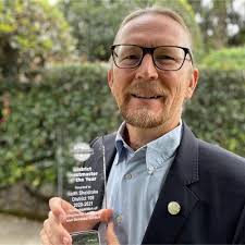 If you want to lead, invest 40% of your time leading yourself first.”