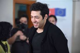 Ankara üniversitesi dil tarih coğrafya fakültesi tiyatro bölümünden mezundur. Undp Turkiye Iyi Niyet Elcisi Mert Firat Turkce Ogrenen Suriyelilerle Bulustu Sivil Alan