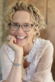 Leslie Lyman's Instagram, Twitter & Facebook