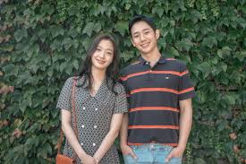 Critic reviews for tune in for love. Netflix To Stream Jung Hae In Kim Go Eun S Retro Romance Film Tune In For Love