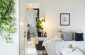 A colourful toran hanging from a door of an indian home | © cegoh / pixabay.com. This Holiday Season Let These 10 Indian Decor Bloggers Inspire Your Home Makeover