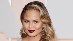 Chrissy teigen has posted a lengthy apology online after previous tweets of hers resurfaced in which she participated in online bullying and targeted courtney stodden, a model and reality tv personality. Wo Wohnt Chrissy Teigen Und Wie Gross Ist Ihr Haus News24viral