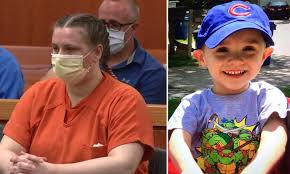 Den moment des kniefalls, der heimlich mit einigen fotos festgehalten. Aj Freund Told His Killer Mom He Wanted Really Bad People To Do Bad Things To Her Daily Mail Online