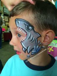 Les garçons approuvent et nous aussi ! 18 Idees De Maquillages Rigolos Pour Enfants Maquillage Requin Maquillage Enfant Designs De Peinture De Visage