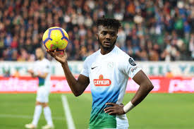 13:25 fenerbahçe derbide zafere kilitlendi. Awaziem Thanks Rizespor Teammates For Warm Reception
