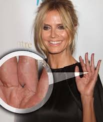 Heidi klum lead the stars on the red carpet of inaugural mtv movie & tv awards: Heidi Klum Mit V Tattoo Am Finger Teenager