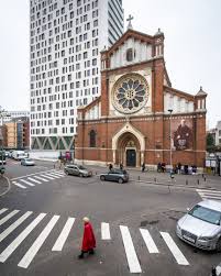 Pe 10 mai 2006, arhiepiscopia a intentat proces autoritatilor implicate in autorizarea constructiei de langa catedrala, dar, pe 18 mai 2006, tribunalul bucuresti a respins cererea de inchidere a santierului. Catedrala Sf Iosif Bucurestiul Meu Drag