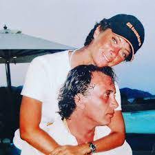 La barzellettiera romana ha raccontato il suo dolore per ho perso, purtroppo, il mio compagno, che è morto prematuramente. Isola Dei Famosi Valentina Persia Com E Morto L Ex Fidanzato Salvo I Fatti Donnapop