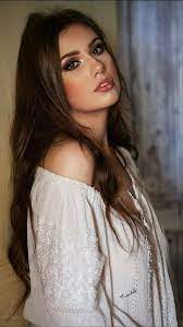 The children are scoaked to the skin. Pin By Kathleen Robinson On A Magica Da Maquiagem Brunette Beauty Beauty Girl Beautiful Girl Face