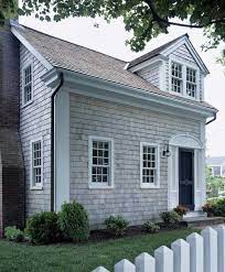 Installed on a stately new england mansion or a mountain cottage in the wild, the cedar shake roof gives your home a european flavor that everyone loves. Pin On Cottage Style