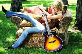 Exclusive The Real Story Behind Taylor Swift S Guitar Legend Meet The Computer Repairman Who Taught The Pop Superstar How To Play New York Daily News A lesson in how to hold a classical guitar. meet the computer repairman who taught