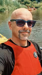 🌊 Słońce, kajaki i… okulary, które wiedzą, co robić!, Nie musisz już  zmieniać okularów, gdy wychodzisz na słońce., 🌤️ Szkła Transitions same  się przyciemniają