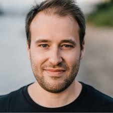 Maurice Pöhlmann auf LinkedIn: Videodreh 2.0! 🎬 Ich habe aus meinen  Fehlern beim letzten Dreh gelernt…