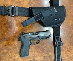 Au fost efectuate verificări privind deținătorii de arme cu glonț, de pază și apărare. Pistoalele Mult AÈteptate Au Intrat In Posesia PoliÈiei Romane Romania Military