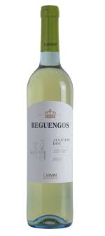 Fermenting with partial or full stems in the lagar, cement vat or clay amphora. Reguengos White Reguengos Wines Carmim