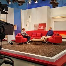 Das rote sofa gehört für viele menschen zum festen bestandteil ihrer allabendlichen routinen. Patrick Kalupa Ich War Heute Auf Dem Roten Sofa Und Durfte Ein Schwung Aus Meinem Leben Erzahlen Das Hat Echt Spass Gemacht Vielen Dank Fur Die Einladung Dasrotesofa Talk Alarmfurcobra11 Https Www Ndr De Fernsehen Sendungen Das Schauspieler