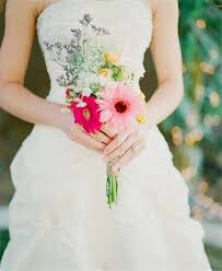 Browse wedding bouquet ideas & inspiratoin for you bridal bouquet. Minimal Bridal Bouquet Arabia Weddings