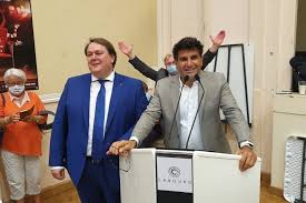 Duval tristan dirige la mairie avec ses 27 élus municipaux. Video Cabourg Tristan Duval Est Reelu Maire Pour Un Second Mandat Le Pays D Auge