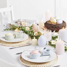 Whether it's a mini mason jar centerpiece or a fruit and flower centerpiece, your table centerpieces will get your guests in the spring. Designer S Ideas Lights And Colors Of Easter Decor Archi Living Com