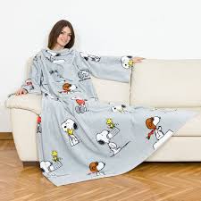 Endet am sonntag, 22:38 mesz 5t 16std lieferung an abholstation. Snoopy Deluxe Kuscheldecke Mit Armeln Exklusive Geschenke Alte Kategorien Geschenke Mit Namen