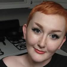 Holly Acree's Instagram, Twitter & Facebook