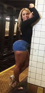 She's become popular for her curvy body, which now inspires women around the world. Pin On Monica