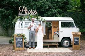 只要一台 復古露營車 瞬間打造浪漫度假風婚禮 結婚吧 wedding photo booth vintage volkswagen bus wedding table