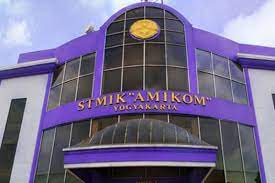 Universitas amikom yogyakarta has more than 10.000 students ranging from diploma (3 years vocational program), bachelor's degree (4 years graduate program) and postgraduate program. Stmik Amikom Jadi Universitas