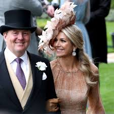 He was in military service and he studied history at leiden university. Willem Alexander Und Maxima Bedauern Corona Verstoss Nach Umstrittenem Foto In Restaurant Der Spiegel