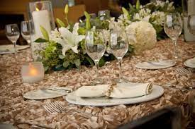 Tory burch, marca exclusiva de el palacio. Cubremantel De Rosetones Color Champagne Para Mesa De 1 50 Disponible Tambien En Color Tangerine Azul Royal Color Champan Rosetones Organizacion De Bodas
