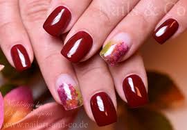 Entdecken sie aktuelle und ausgefallene ideen für nailart kreationen zum selbermachen oder als vorschlag zu ihrer maniküristin. Sommer Nageldesign Nailart Co