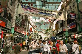 Divided into numerous districts, its main hub is called the golden triangle which comprises bukit bintang, klcc and chinatown. Chinatown Kuala Lumpur Shopping Kuala Lumpur Chinatown Shopping