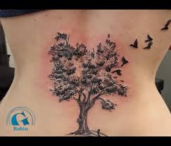 En fait, les arbres sont considérés comme quelque chose de très sacré et ce pour plusieurs cultures. Tatouage Arbre Graphicaderme
