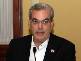 Presidente Abinader, al llegar de Panamá, activa organismos ante paso  huracán Beryl