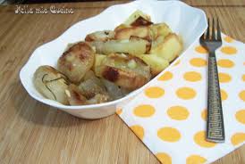Questa ricetta, poi, è particolarmente saporita in quanto le cipolline vengono arrostite al forno insieme allo speck che dona il gusto affumicato, il vino bianco e le foglie di timo che regalano al piatto aroma e gusto particolarmente. Borettane E Patate Al Forno Miriam Nella Mia Cucina