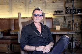 Nole battles through injury to defeat fritz in five sets! Poslusajte Kako Zvuci Kada Ä'uro Recituje Grasinu Pjesmu Moje Zlato Dunav At