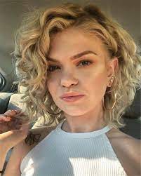 30 Short And Long Blonde Hair Ideas In 2020 Curly Hair Styles Short Blonde Hair Short Curly Hair