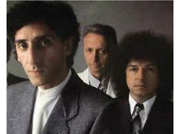 L'era del cinghiale bianco testo canzone cantato da franco battiato pieni gli alberghi a tunisi per le vacanze estive a volte un temporale non ci faceva uscire, un uomo di una certa età mi offriva spesso sigarette turche, ma spero che ritorni presto l'era del cinghiale bianco spero che ritorni presto l'era. L Era Del Cinghiale Bianco Usciva Quarant Anni Fa Il Disco Che Traghetto Battiato Nella Grande Era Pop Corriere It