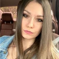 Adela Stark's Instagram, Twitter & Facebook