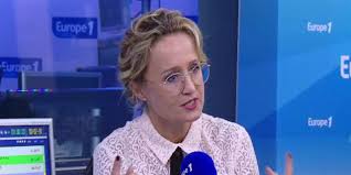 Pas un événement important qui ne soit évoqué, expliqué et analysé ! Caroline Roux On N A Rien Perdu De La Magie De C Dans L Air