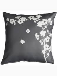 Mach mehr aus deinem garten. Kuscheliges Outdoor Kissen Kirschblutenzweig Japan Grau