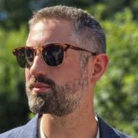 200+ perfiles de «Burns»